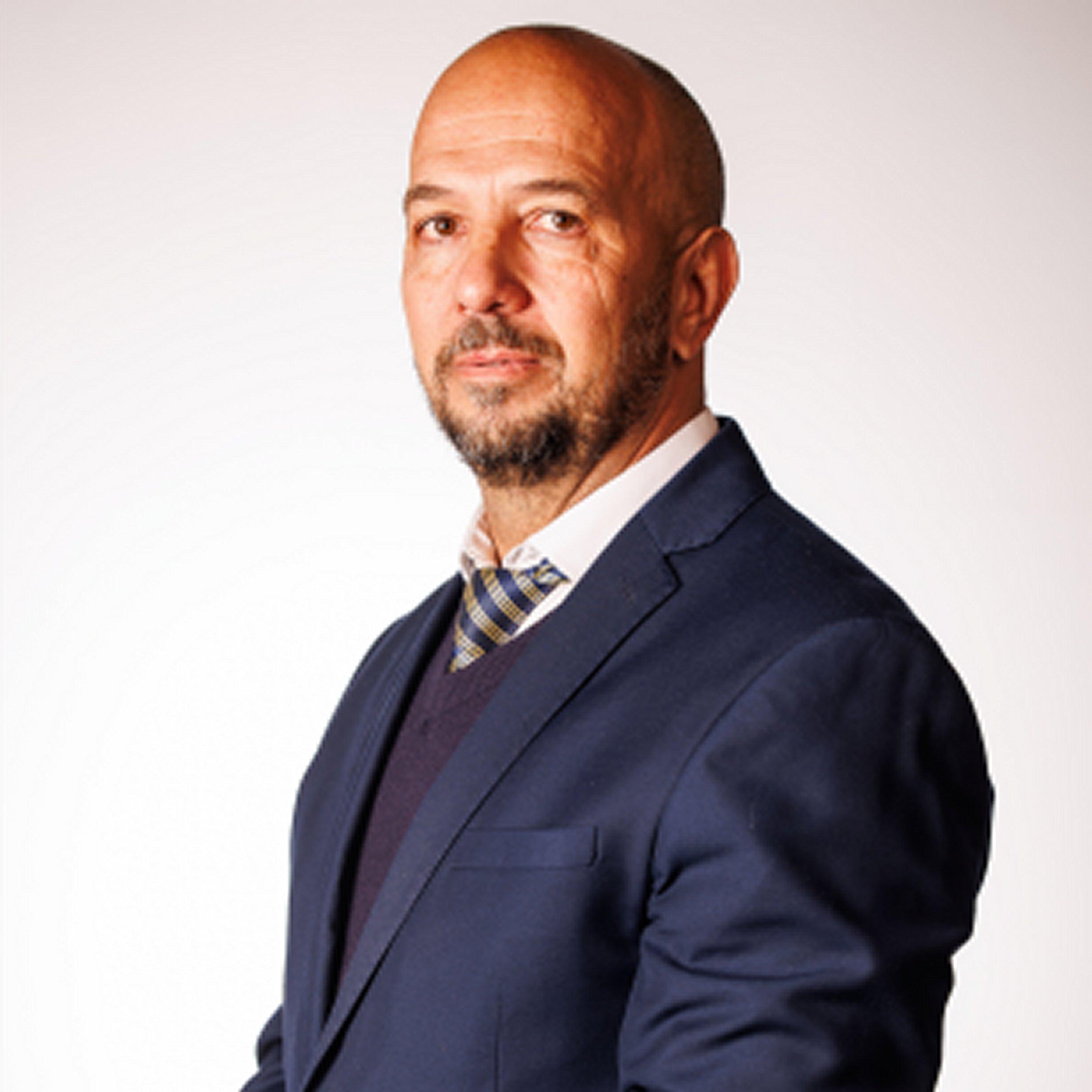 Dr. Gonzalo Álvaro De León